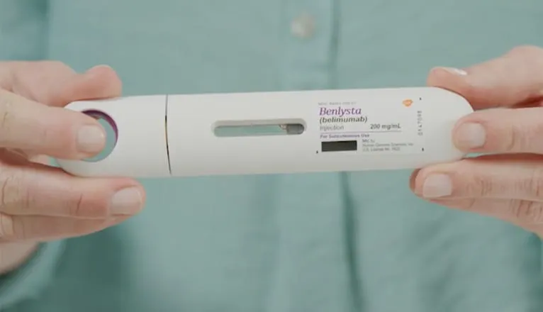 Close up of the BENLYSTA Autoinjector held with two hands Close up of the BENLYSTA Autoinjector held with two hands