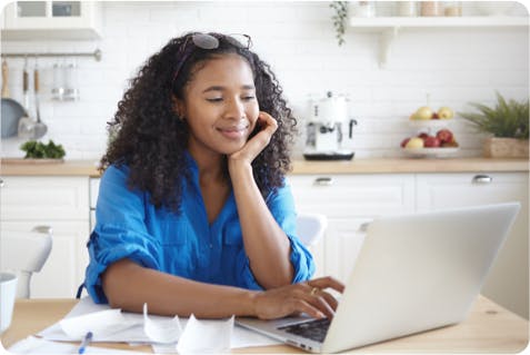 Image: Woman Setting Asthma Goals