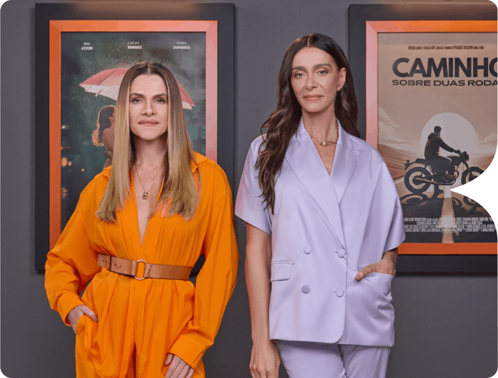 Banner home - Duas atrizes posando para a foto