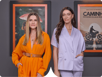 Banner home - Duas atrizes posando para a foto