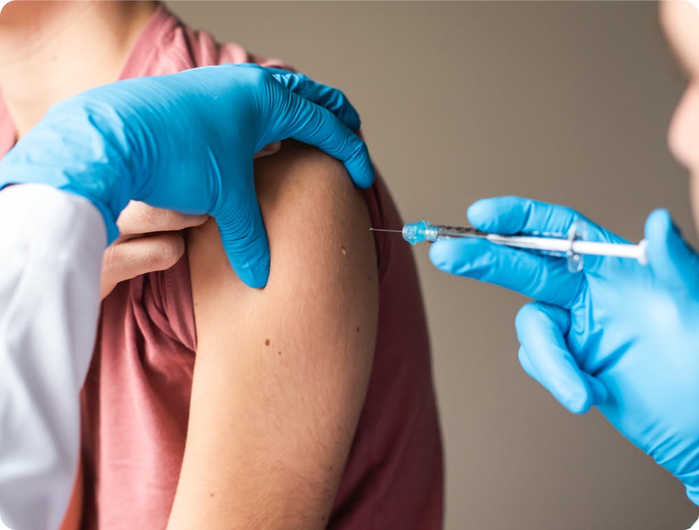 Image: Injecting meningococcal vaccine