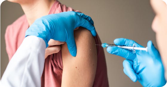 Image: Injecting meningococcal vaccine 