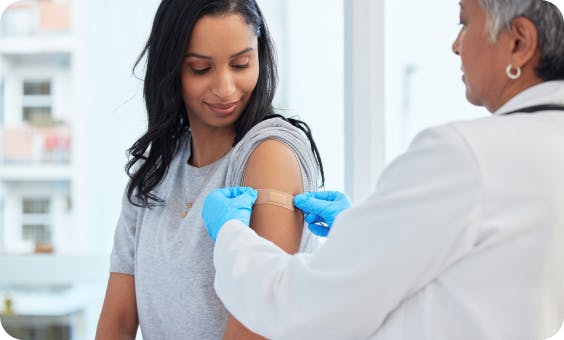 Image: Doctor putting bandage on patient 