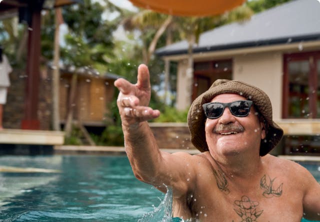 COPD patient Nicholas throwing a Frisbee in an outdoor pool