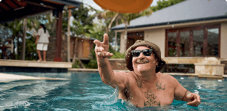 COPD patient Nicholas throwing a Frisbee in an outdoor pool