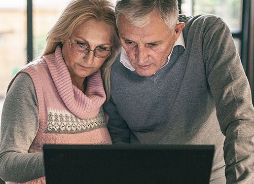 couple researching is shingles contagious couple researching is shingles contagious
