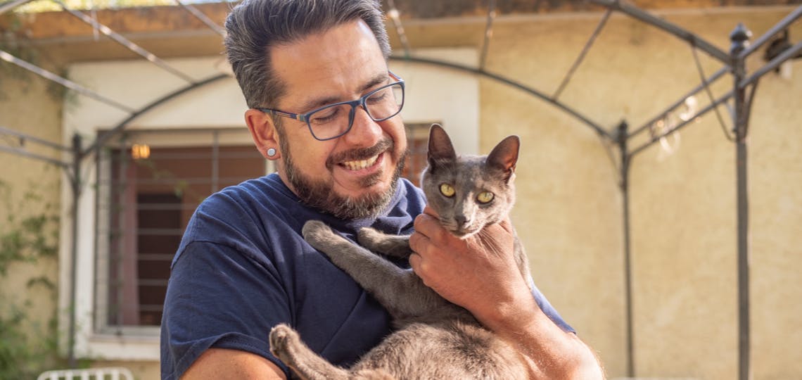 Person living with HIV in Uruguay holding his cat